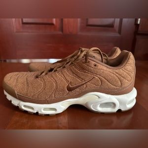 Men’s Nike Air Max Plus Quilted Ale Brown Sneakers